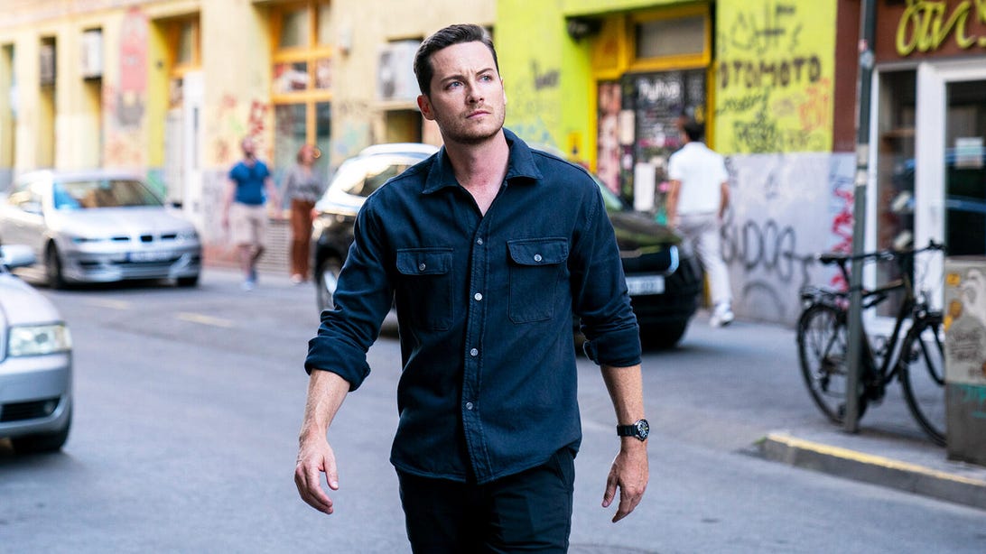 Chicago P.D. Alum Jesse Lee Soffer on Starting Fresh With FBI: International