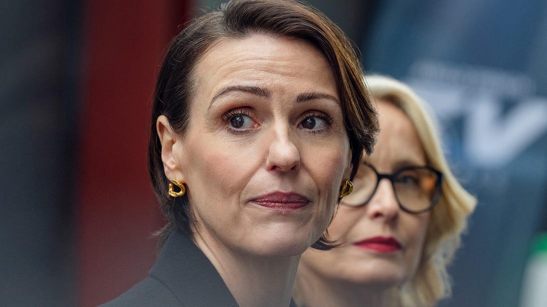 Hostage Review: Netflix Takes On a BBC-Style Political Thriller